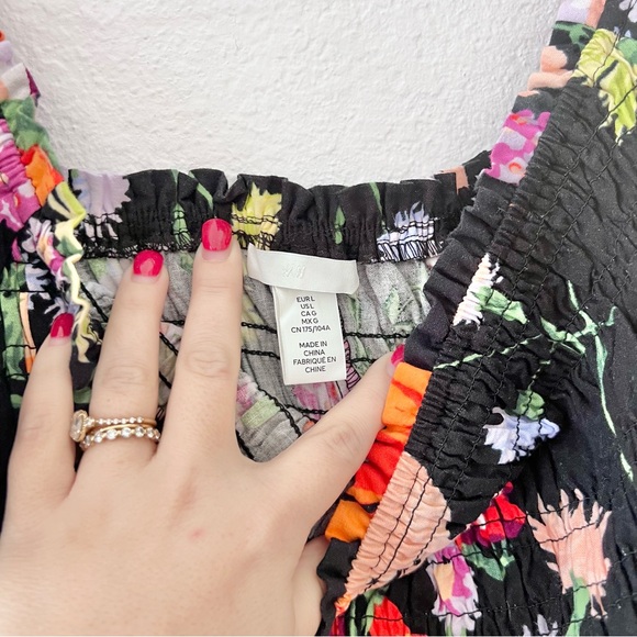 H&M Black Floral Smocked Off-The-Shoulder Mini Dress Sz L - Picture 3 of 5
